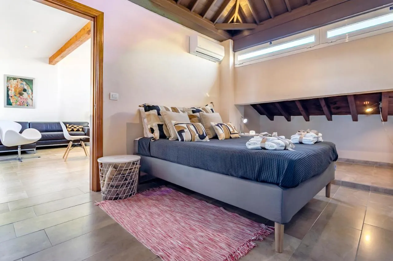 -Malagasunapts-Private Terrace Penthouse Apartment